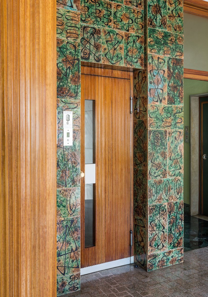 luusssso's tweet image. Amazing doorways from Milan, Italy