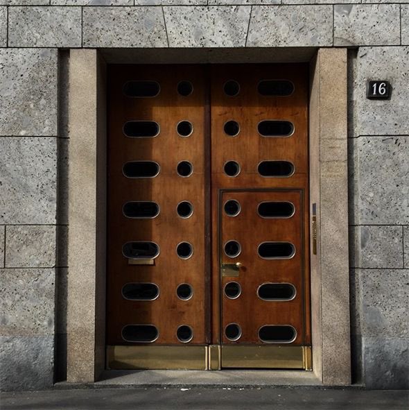luusssso's tweet image. Amazing doorways from Milan, Italy