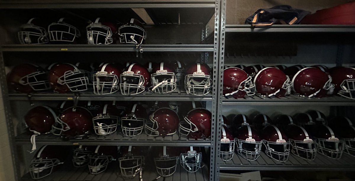DematteoCoach's tweet photo. It's almost Football Season!! Mentor program is off and running, GREAT numbers at our Modifed interest meeting with Coach A!!! Thank you to the varsity players that sorted and organized gear. Only a few more weeks until @block_tackle_fb #FootballFamily #ILoadTheShip #Valhalla https://t.co/ayQ0QPAt9f