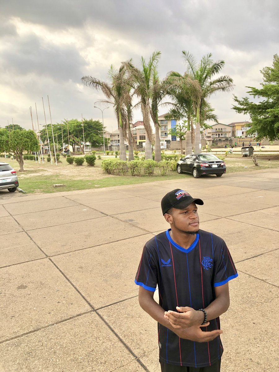 BigThompz's tweet photo. Country hard 😭 https://t.co/UyfUNbUE8Q