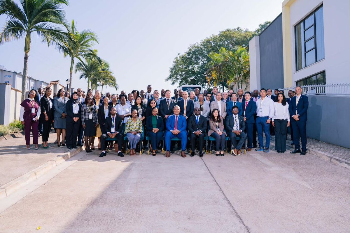BRHHaiti_'s tweet photo. 📢 Des régulateurs de 46 institutions mondiales du Groupe de Travail sur les Services Financiers Numériques de l’AFI se sont réunis pour analyser les moyens d’améliorer l’inclusion financière du 20 au 23 mai en Eswatini.

Les discussions ont porté sur l’intelligence artificielle, l’infrastructure numérique inclusive et les stratégies pour réduire les coûts de transaction des systèmes de paiement instantanés. 

@NewsAFI a profité de cette occasion pour saluer le travail de six principaux contributeurs, dont @AnnValeryVictor Métellus, représentante de la @BRHHaiti_ .

👏🏾Félicitations à tous les lauréats!

Mme Métellus a été aussi élue point focal genre du groupe pour un mandat de 2 ans.

#InclusionFinancière #FinTech #innovation