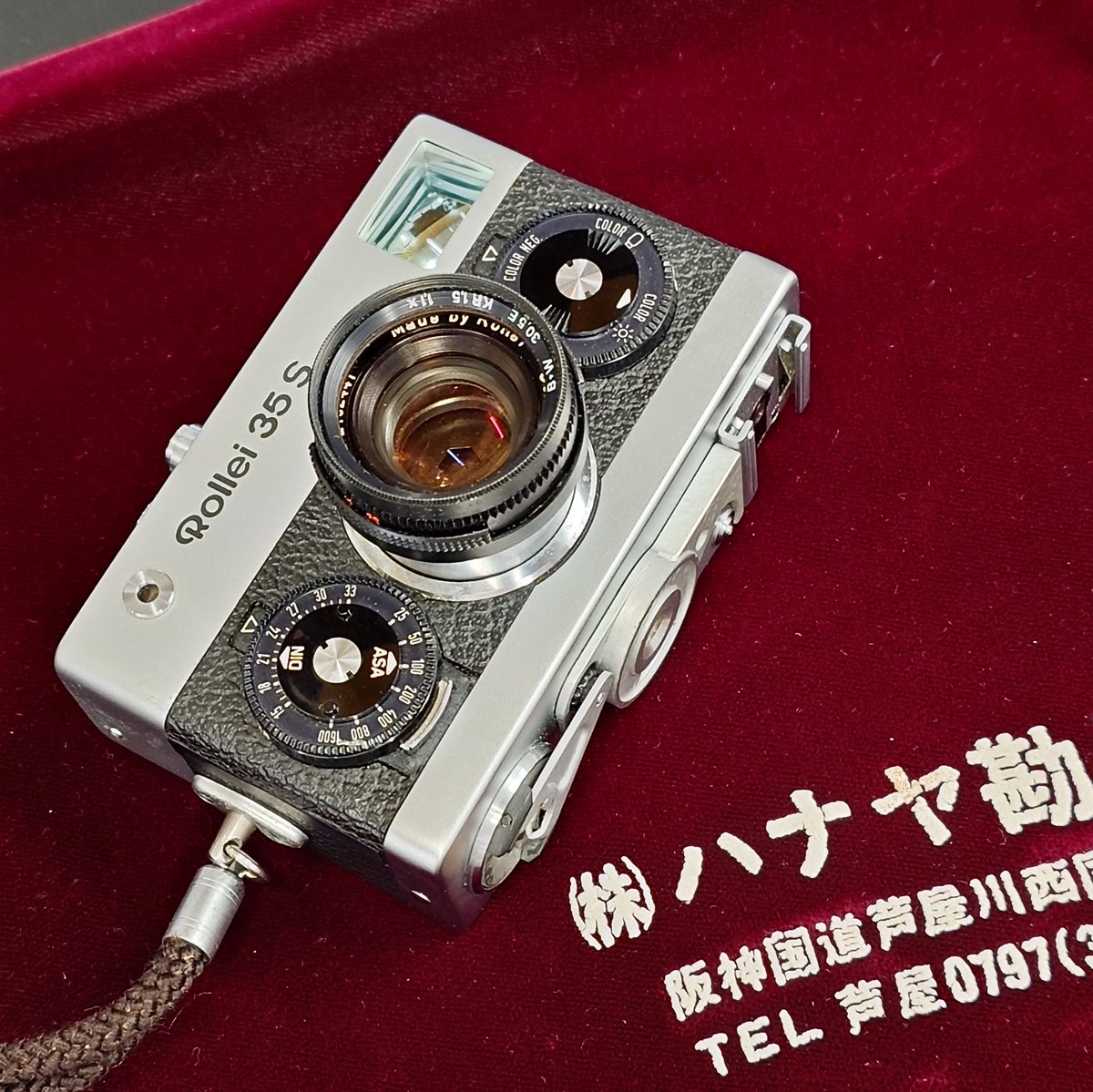 hanayakanbee's tweet photo. 社長も僕も最近すっかりSNS放置ですが、最近中古買取で入荷したものをば📷
#ハナヤ勘兵衛 #中古カメラ #rollei #rolleiflex https://t.co/B9xjU43ldp