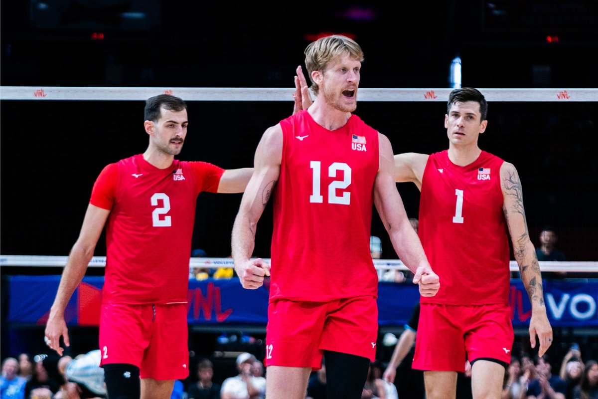One photo, three legends 🦁🦁🦁

📸 <a href="/volleyballworld/">Volleyball World</a>