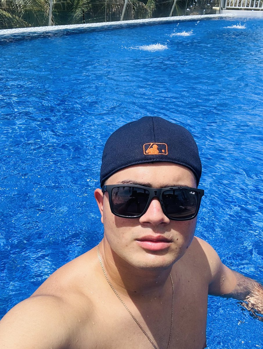 🕶️