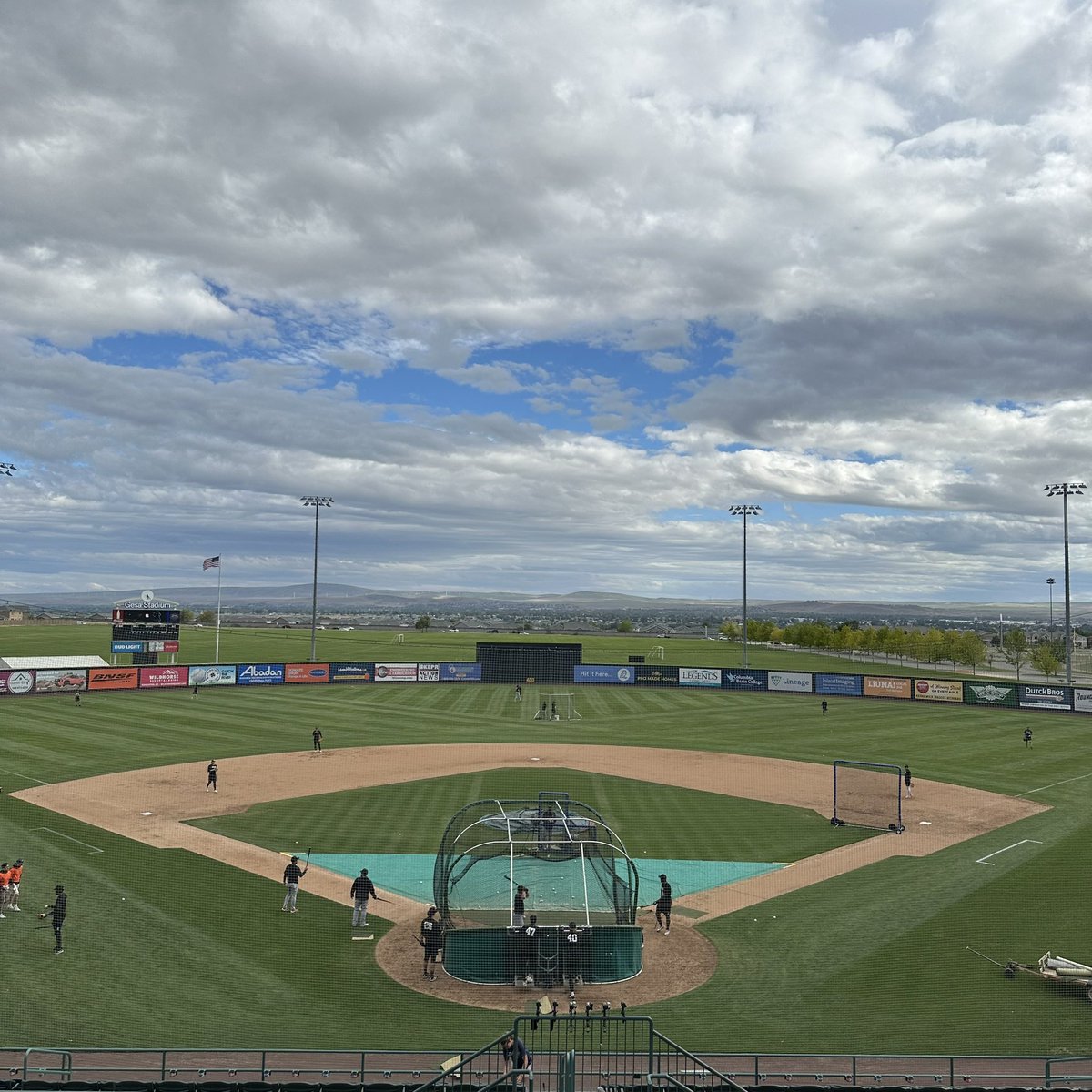 The Dust Devils are back in their breezy home, at long last.

@TC_DustDevils (22-27) v. @EugeneEmeralds (26-23)
RHP Walbert Ureña (1-4, 3.50) v. RHP Will Bednar (0-0, 0.00)

6:10p pregame, 6:30p first pitch:
Audio - tinyurl.com/tricitydustdev…
Video - Bally Live MiLB Zone/MiLB.tv