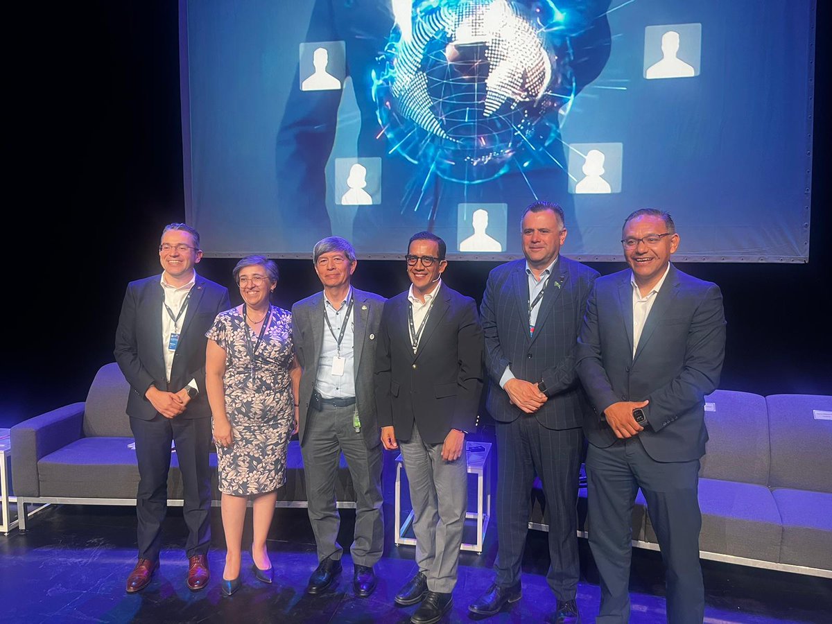 El Dr. Fernando León García formó parte del encuentro Accelerating the Semiconductor Industry in México, de <a href="/Santanderuniv/">Stander Univesidades</a>, <a href="/udg_oficial/">Universidad de Guadalajara</a> e Iberotech, en un espacio para abordar las perspectivas, oportunidades y desafíos que configuran el futuro de esta industria.