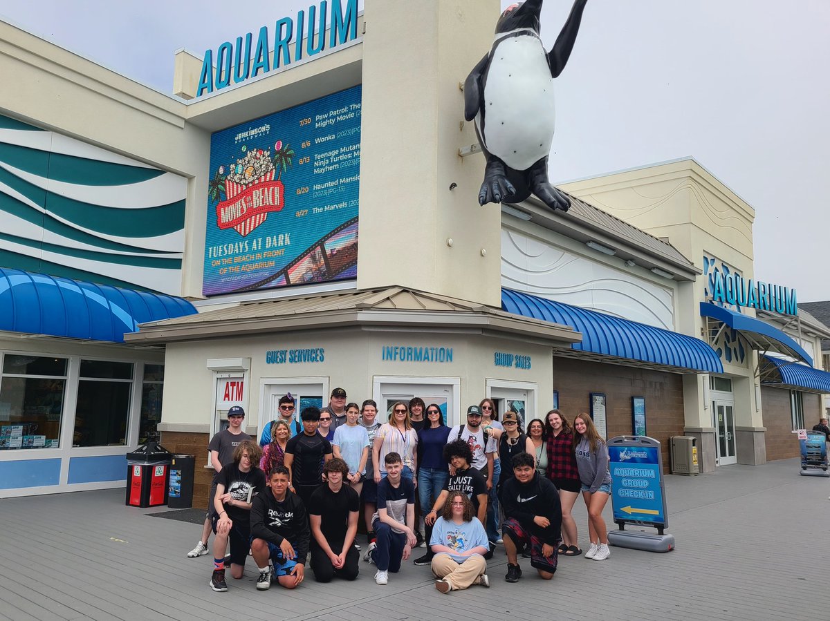 maudet2016's tweet photo. Perfect day for the aquarium &amp; @JenksBoardwalk! Thank you to the PTSA for supporting our students &amp; making today possible ☀️ @PrincipalLTHS @LTHSAngelo https://t.co/DJFltDm78R