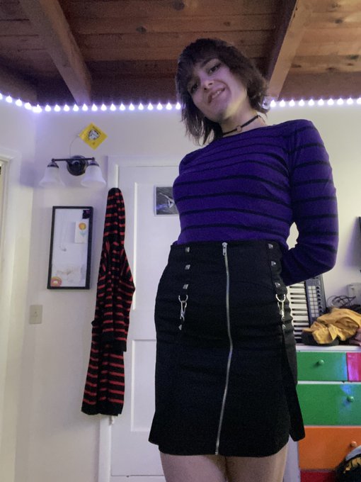 Fucking miss this skirt so much homies 😔 https://t.co/2zxlUAOxUA