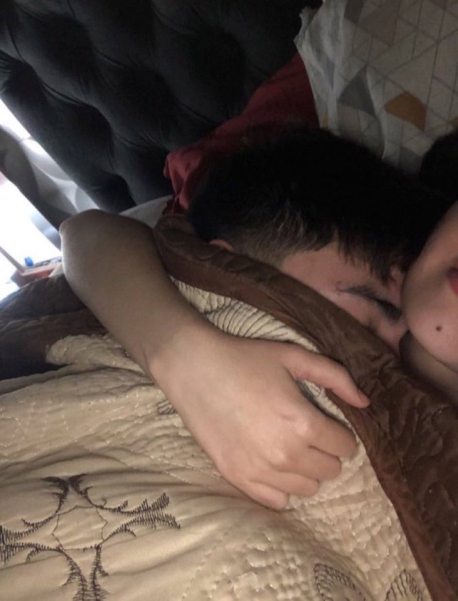 "necesito un abrazo"
el abrazo: