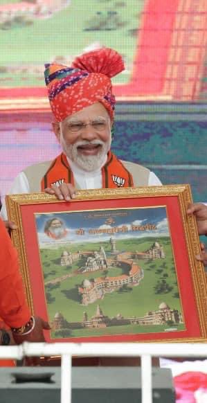 SwamiAvatarPuri's tweet photo. I would like to congratulate our dear Shri @narendramodi Ji on his reappointment as Prime Minister of India 🇮🇳✨

#omashram #narendramodi #लोकसभा_आमचुनाव_2024 #bjp @BJP4India https://t.co/Cy9kE4YBdS