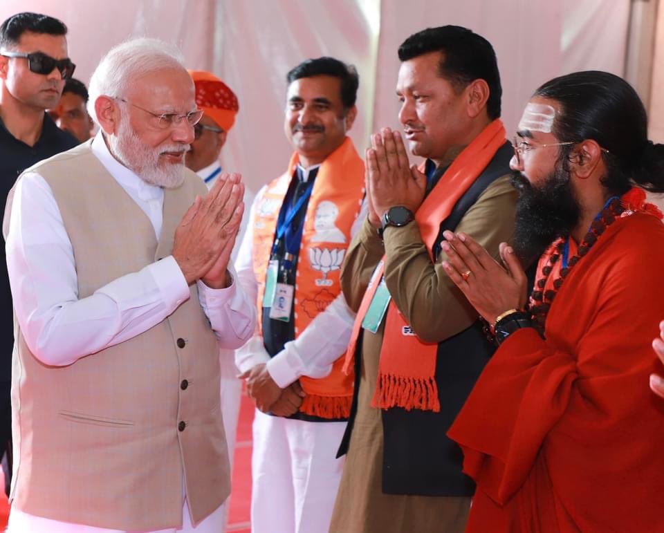 SwamiAvatarPuri's tweet photo. I would like to congratulate our dear Shri @narendramodi Ji on his reappointment as Prime Minister of India 🇮🇳✨

#omashram #narendramodi #लोकसभा_आमचुनाव_2024 #bjp @BJP4India https://t.co/Cy9kE4YBdS