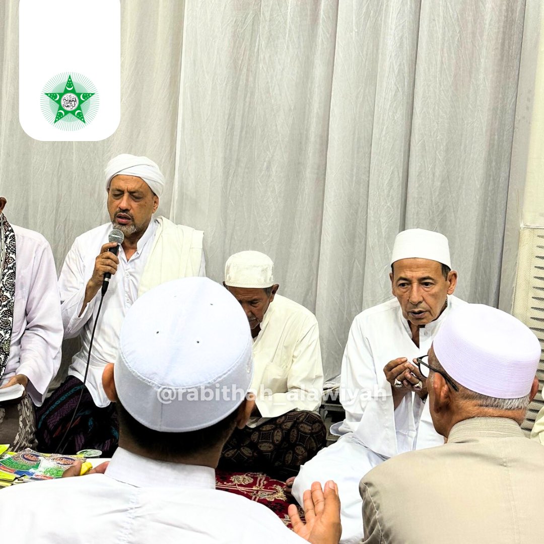 dpprabithah's tweet photo. Takziyah sekaligus Tahlil oleh Al Ustadz Al Habib Taufiq bin Abdulqodir Assegaf atas wafatnya Syarifah Salma binti Hasyim bin Yahya (istri dari Habib Luthfi bin Yahya - Pekalongan)   @dpprabithah  #rabithahalawiyah #dukacita #syarifahsalmabintihasyimbinyahya https://t.co/zF5S1rY3VN