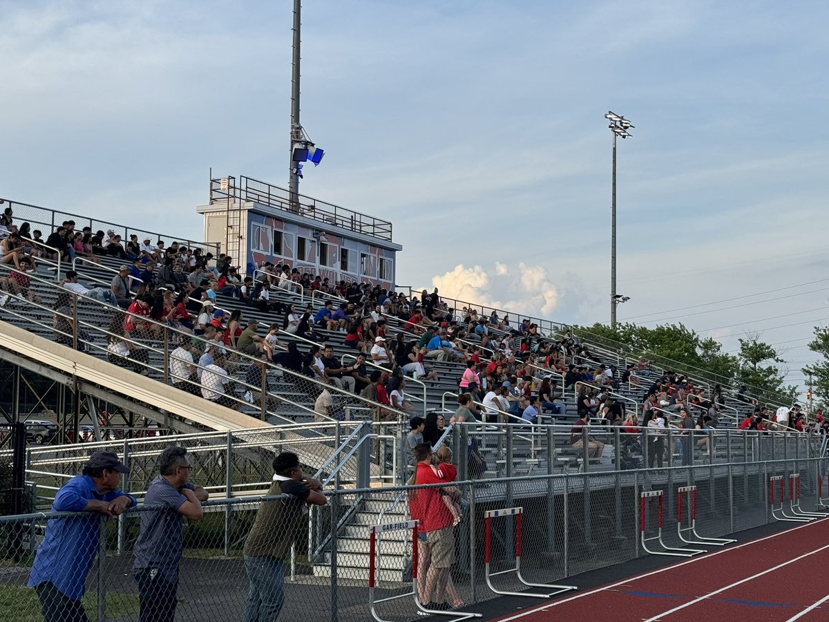 GRASSGURU's tweet image. Congratulations to the @GarField_Soccer  @G_FHSAthletics on their 3-0 victory tonight! 🎉 Now on to Richmond and the State Semifinals! Keep up the amazing work, team! ⚽️🔵🔴 #StateSemifinals #GarFieldPride #RedWolves #NeabscoProud