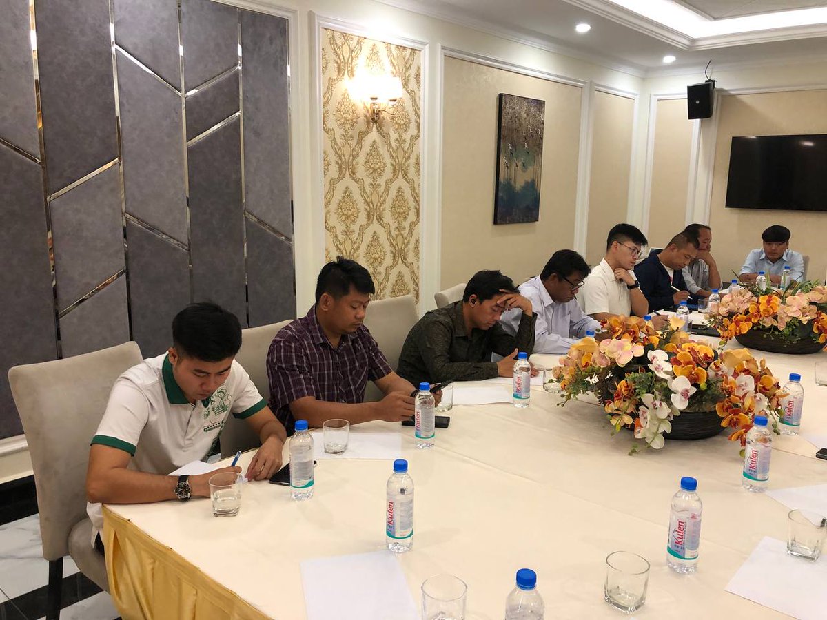 ChetPhirum's tweet photo. CLRA board member and representative from companies and large scale farms brainstormed and initiated develop market strategy on pig sectors as this sector need to build long term sustainability . https://t.co/5mAygqoP4x