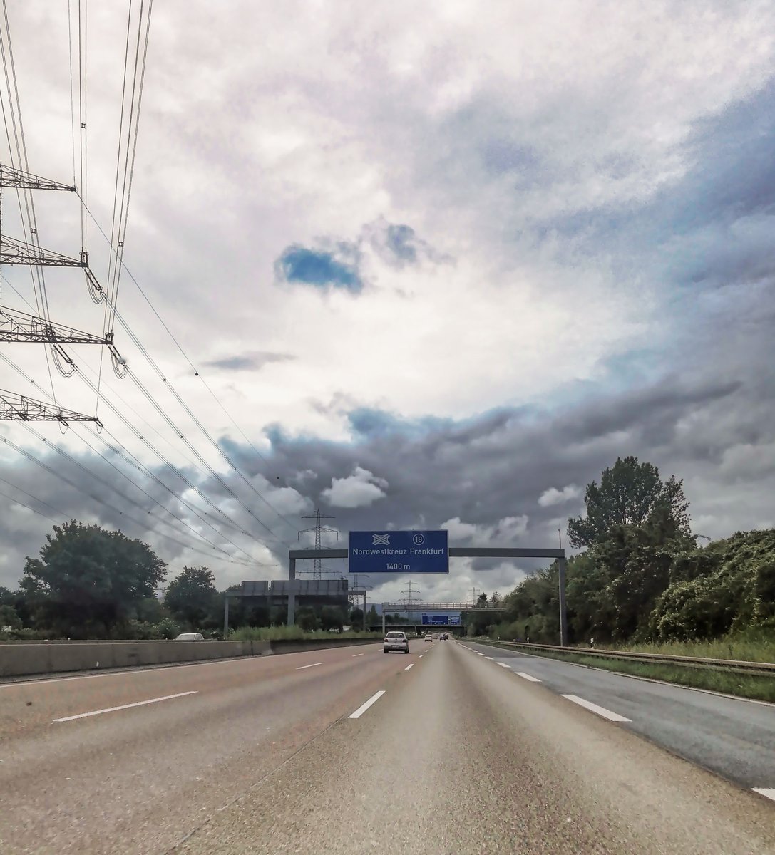 Katzenautor's tweet photo. On the motorway in Frankfurt.
#Photography #Germany #DriveByShot https://t.co/TEeoCjVWDB