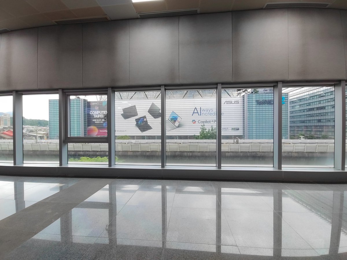 ArabOverclocker's tweet image. مبنى معرض @computex_taipei  الثاني والمسمى #TiNEX2 قمت بتصويرها من داخل مبنى TaiNEX1

#COMPUTEX2024 #ConnectingAI #COMPUTEX #ArabOverclockers #تكنولوجيا #مستقبل_التقنية