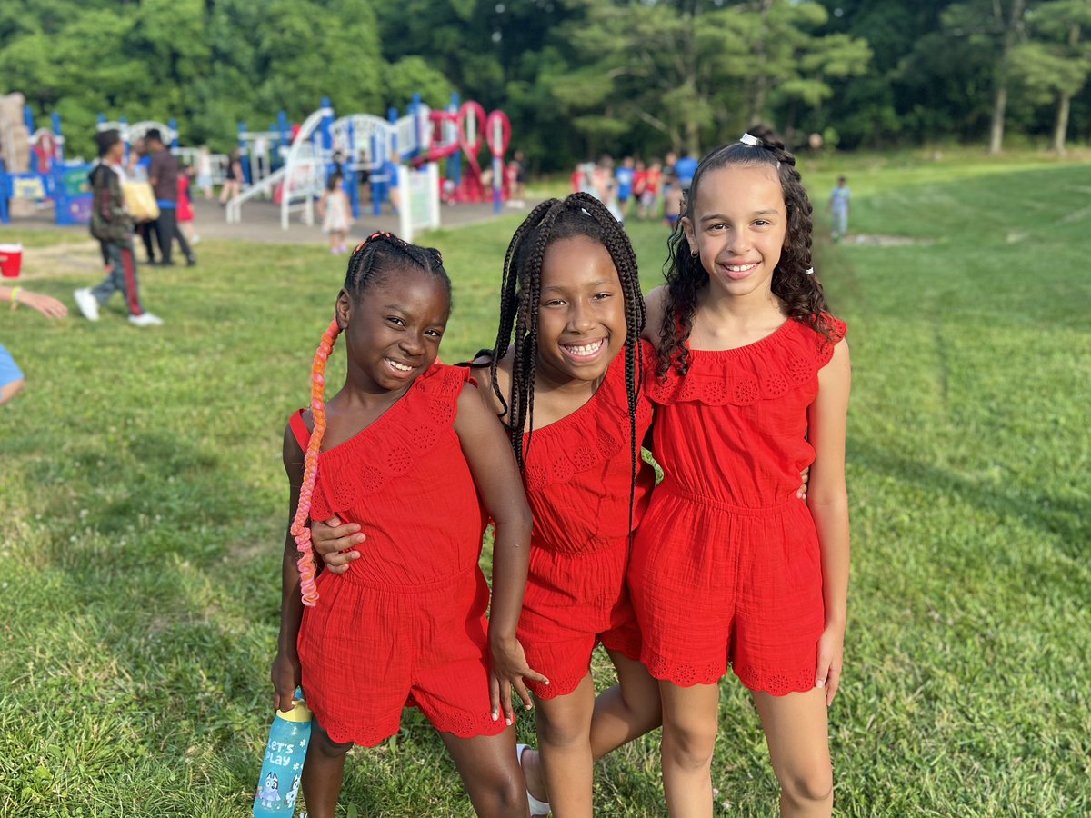 Emily__Petersen's tweet photo. An amazing SpringFest &amp; Concert to celebrate a wonderful year together. There’s no better community than @hcpss_sfes 💙🎶 https://t.co/qRpKwiFfwW