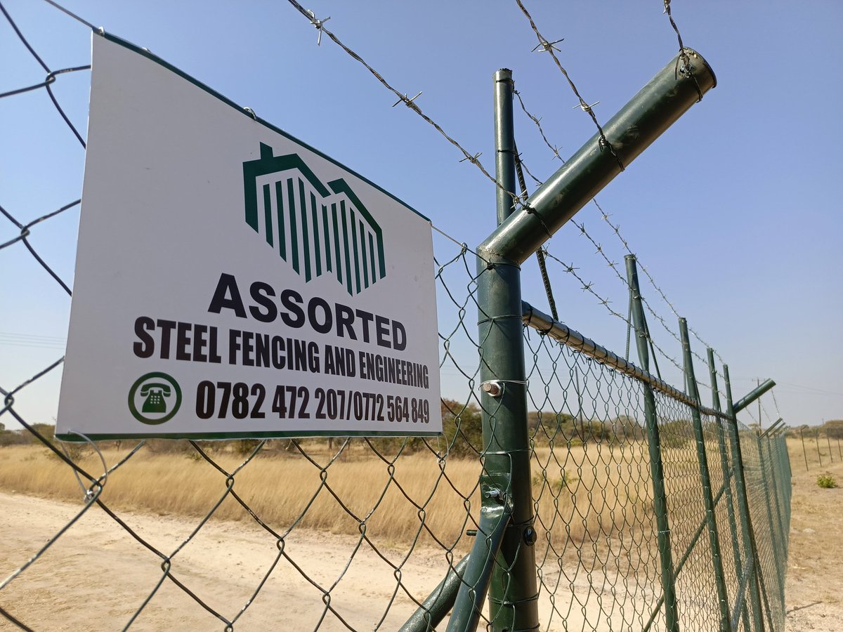 assortedsfe's tweet photo. 2.4m high Diamond Mesh including 3 strands of Barbed wire on top https://t.co/yv9iYi4QXd