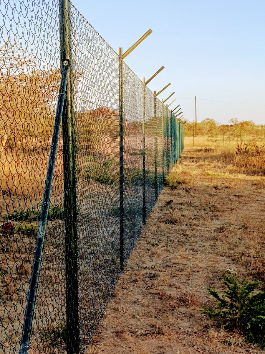 assortedsfe's tweet photo. 2.4m high Diamond Mesh including 3 strands of Barbed wire on top https://t.co/yv9iYi4QXd