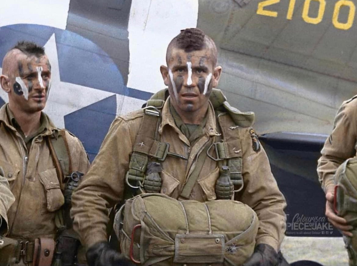 80 years ago today, paratroopers Tommy Lonergan &amp; Johnny Hale of the 101st Airborne Division pose for the camera before their combat jump into Normandy. 🪂

<a href="/PieceJake/">Colourised Piece of Jake</a> on the colorization 🎨
