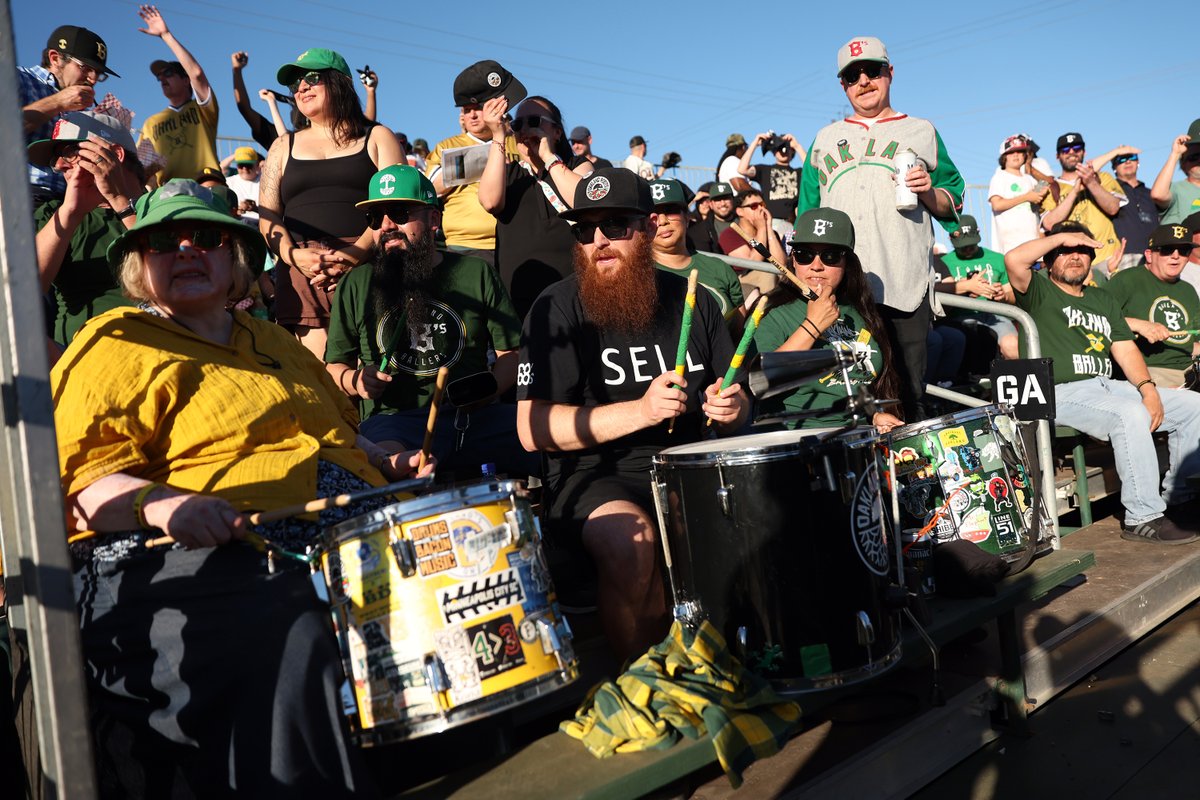 ScottStrazzante's tweet photo. Fun night in Oakland as the Ballers play their inaugural home opener in the independent baseball Pioneer League. @sfchronicle photos by @ScottStrazzante https://t.co/b5fY9yRM4B