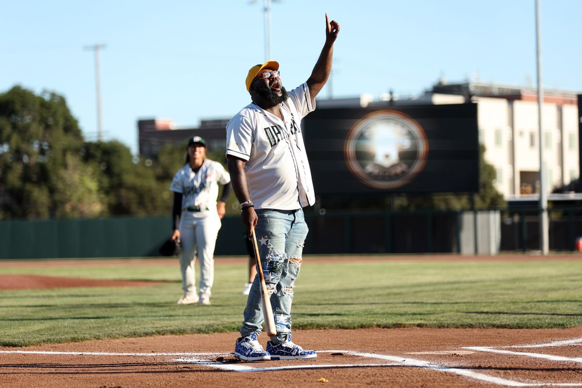 ScottStrazzante's tweet photo. Fun night in Oakland as the Ballers play their inaugural home opener in the independent baseball Pioneer League. @sfchronicle photos by @ScottStrazzante https://t.co/b5fY9yRM4B