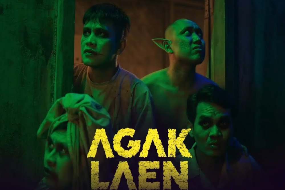 ketengahketepi's tweet photo. Best ya cerita ni i tengok dekat netflix😂 non stop i ketawa hahshshs 

cerita ni pasal 4 orang kawan kerja dekat rumah hantu 😂 https://t.co/tmsJBlHQdg