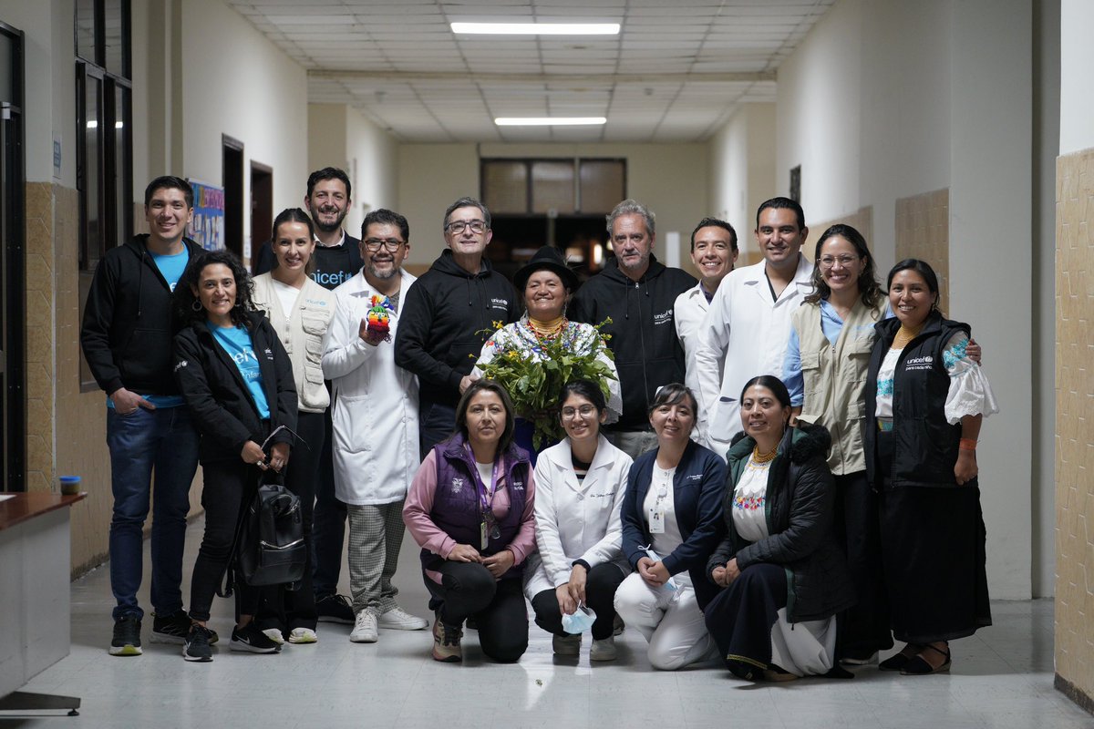 unicefecuador's tweet photo. 📍Visitamos el Hospital San Luis de Otavalo junto a @vaguayounicef y el equipo de @unicefecuador, donde se implementa la estrategia ESAMyN que combina prácticas médicas y ancestrales en la atención y servicios esenciales de salud para la madre y el niño. https://t.co/04o0tSlQ9L