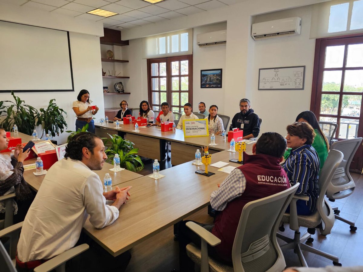 JosePablo_Monte's tweet photo. En cumplimiento a la política de apoyo e inclusión educativa y tecnológica de la Gobernadora @delfinagomeza, en conjunto con la @SeducEdoMex, nos reunimos con el equipo “Power Engineering” originario del municipio de Temoaya previo a su exitoso viaje.

¡Ellos representarán a su municipio, a nuestro querido Estado y a todo el país en el concurso internacional de robótica “First LEGO League” en Massachusetts, EE.UU!

Mucho éxito amigos! 👏🏼