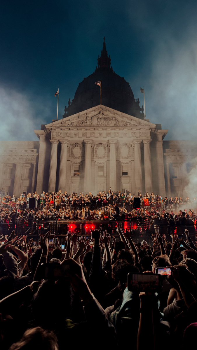 dancingastro's tweet photo. Three hours of @Skrillex x @fredagainagain1 at San Francisco’s Civic Center were recorded in 4K and uploaded to YouTube 🐐🐐

Salute to the absolute legend @jonathonxchavez for recording all of this for us https://t.co/m1qJ7l27GM

(📸: @ericdew / @jbajsel) https://t.co/Q6Qpsh5pHx
