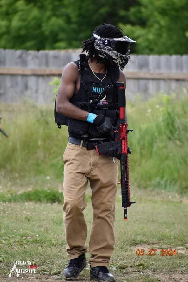 prodbysavo's tweet photo. Me and the squad! #MBBM #Airsoft https://t.co/T1U2Z0r5am