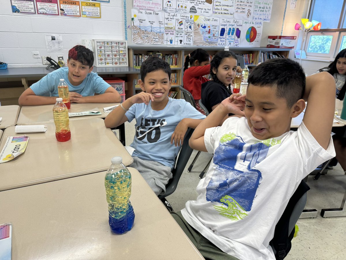 MrsHornauer's tweet photo. Exploring mixtures and solutions by making lava lamps! 👩🏼‍🔬 #ScienceRules https://t.co/nhzH2lq0R5