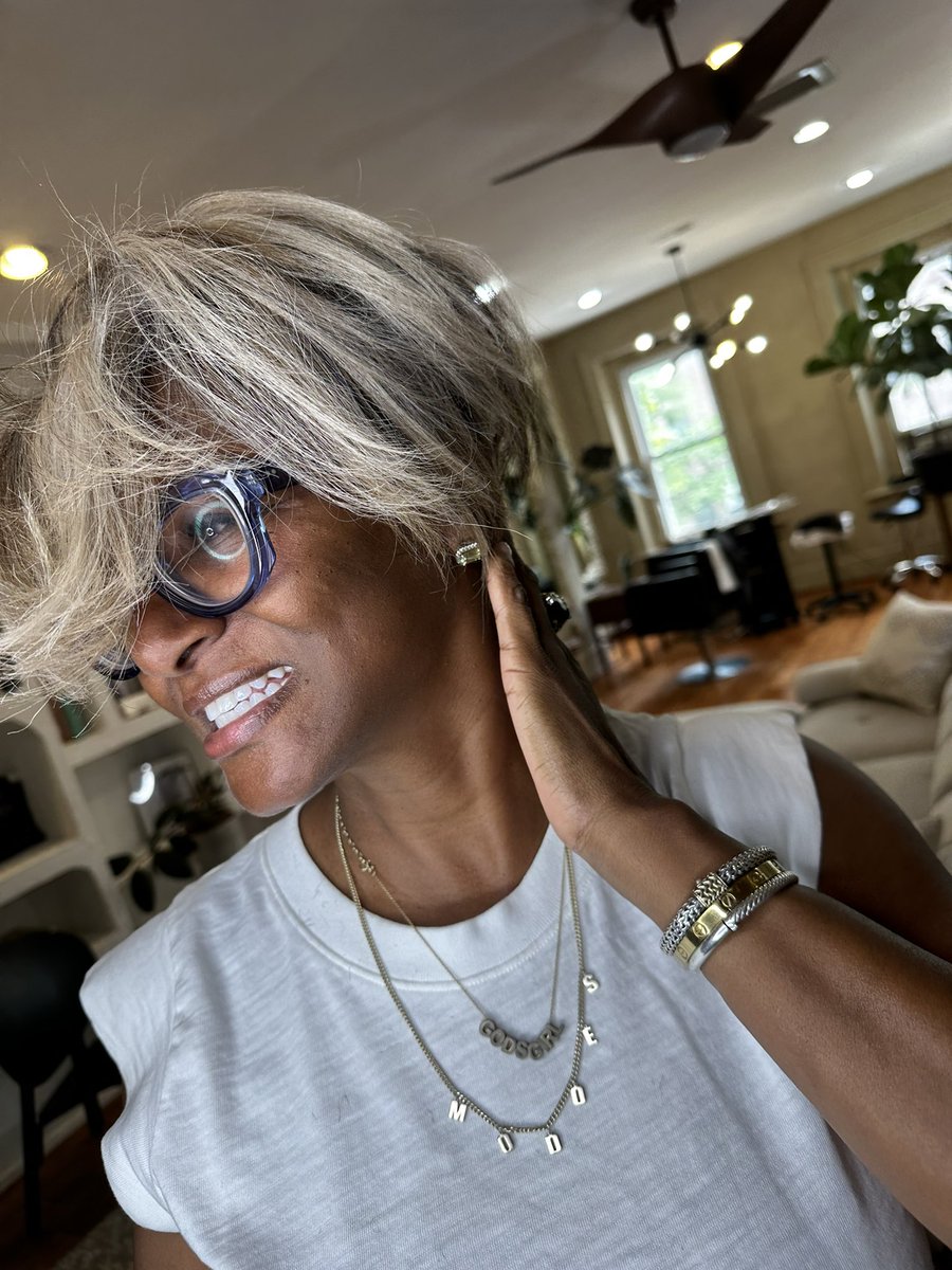 Blueprint4Style's tweet photo. When you looks good, you feel good, and when you feel good, others notice! #firstimpression #styletips #visualresume https://t.co/ThQJbPaVZR