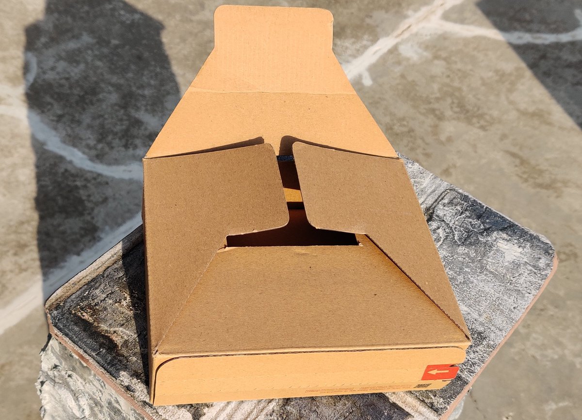 kanwarjisaab's tweet image. @OnePlus_IN Ordrd ths expnsve monopolistic cable for 1100 rs. Got a box dlvrd whch had a visible fold. I got the cable out wthout evn brkng the seal.on top,th bill prvdd ws for smeone else frm Jaipur ! Hw can cstmr be assrd tht th prodct is genuine ? #oneplus #1plus #oneplus12