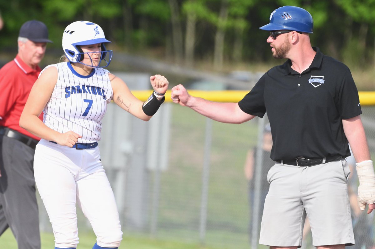 kasportsnews's tweet photo. “You have to play with confidence. Nobody knows if it’s real or fake, but you have to play with a lot of it, no matter what.” - @Jackiecuttingg 

🗞️https://t.co/mAO0FdkMNs

@ssarahdecker @sscsdschools #518Softball https://t.co/H1wVHi5BOg