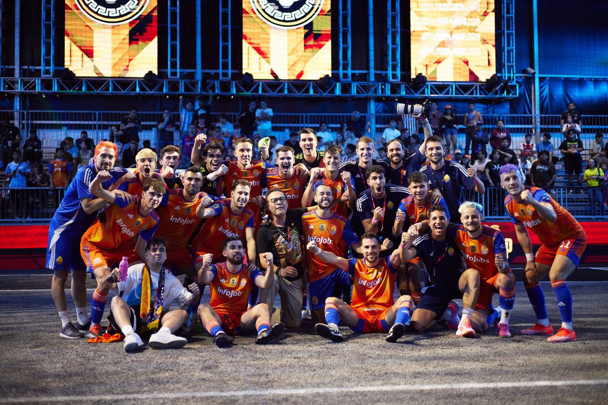 AlvaroBenitoSag's tweet photo. Hace poco me dijeron que México 🇲🇽 tiembla; ahora ya sé por qué 😏:
💣☄️🌪️🔥🐉🧡💙 @Saiyans_FC_
¡¡¡Estamos en Cuartos!!!
#LaFuerzaEstaEnElGrupo #AhUh https://t.co/tYmOrqli56