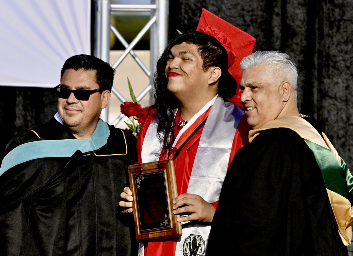 photowkb's tweet photo. Scenes from the Whittier high school graduation in Dick Torrez Memorial stadium on the campus of Pioneer High School. #whittierhighschool #graduation #commencment https://t.co/NYg3uNyfx4