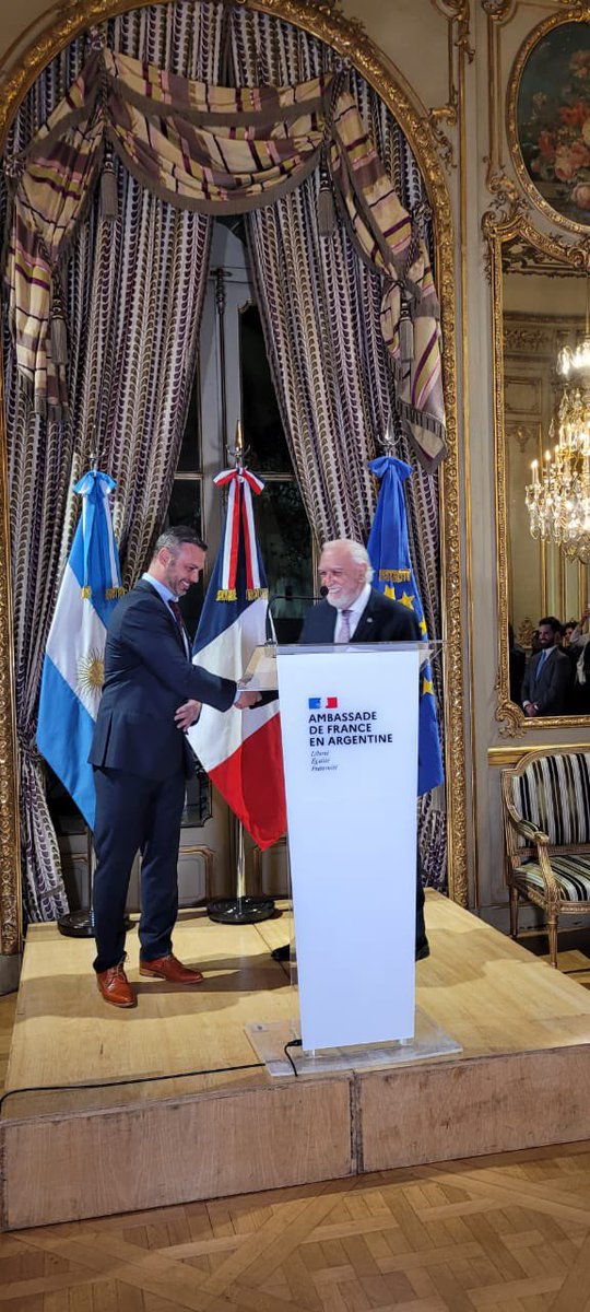Valeria Estela (@val_estela1) on Twitter photo Acompañando al Dr <a href="/JRaffaghello/">JULIO MARIANO RAFFAGHELLO</a> en la Inauguración de L’Association #AvocatsFrancoArgentins Qué mejor lugar que <a href="/FranceArgentine/">La France en Argentine🇨🇵🇪🇺</a> y los honores del Embajador <a href="/NadalDiplo/">Romain Nadal</a>
Tenemos mucho por delante. Fortalecer vínculos a través del Derecho ⚖️🇫🇷🇦🇷
<a href="/UEenARG/">Unión Europea en Argentina</a> Acompañando al Dr <a href="/JRaffaghello/">JULIO MARIANO RAFFAGHELLO</a> en la Inauguración de L’Association #AvocatsFrancoArgentins Qué mejor lugar que <a href="/FranceArgentine/">La France en Argentine🇨🇵🇪🇺</a> y los honores del Embajador <a href="/NadalDiplo/">Romain Nadal</a>
Tenemos mucho por delante. Fortalecer vínculos a través del Derecho ⚖️🇫🇷🇦🇷
<a href="/UEenARG/">Unión Europea en Argentina</a>