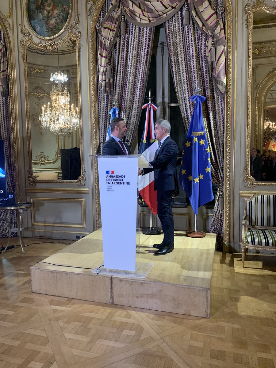 Val_Estela1's tweet photo. Acompañando al Dr @JRaffaghello en la Inauguración de L’Association #AvocatsFrancoArgentins Qué mejor lugar que @FranceArgentine y los honores del Embajador @NadalDiplo 
Tenemos mucho por delante. Fortalecer vínculos a través del Derecho ⚖️🇫🇷🇦🇷
@UEenARG https://t.co/KxTEPQ1PHn