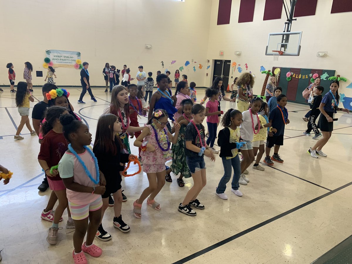 PalmElementary's tweet photo. Palm field day and luau! ☀️🌸🌴 https://t.co/uki6pTmNXi