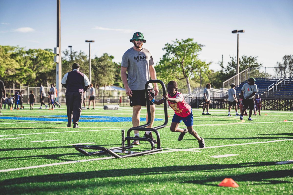 coach_cristobal's tweet photo. #DifferenceMakers
#GoCanes
#CommunityCanes https://t.co/YpCJOB11Vj