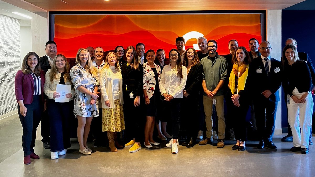 EUinSF's tweet image. Thanks to @GoogleQuantumAI for a super interesting workshop to bring the SF diplomatic corps up to speed on Qbits, superposition, entanglement, fault tolerance and future use cases e.g.  #drugdiscovery #batterydesign

Who said technology was complicated?