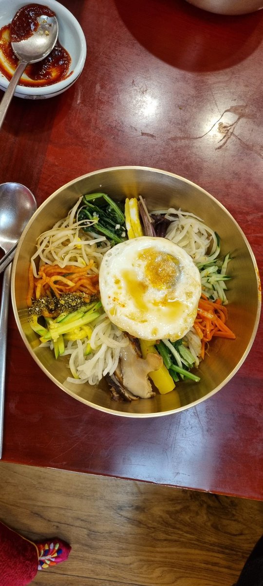 PutneyTravelCo's tweet photo. 🇰🇷🚄 Bullet train from #Seoul to Jeonju, historic city and home to famous #Bimimbap dish (which we made). Good excuse to dress up in traditional outfits! #South_Korea https://t.co/Gn4D1ub740
