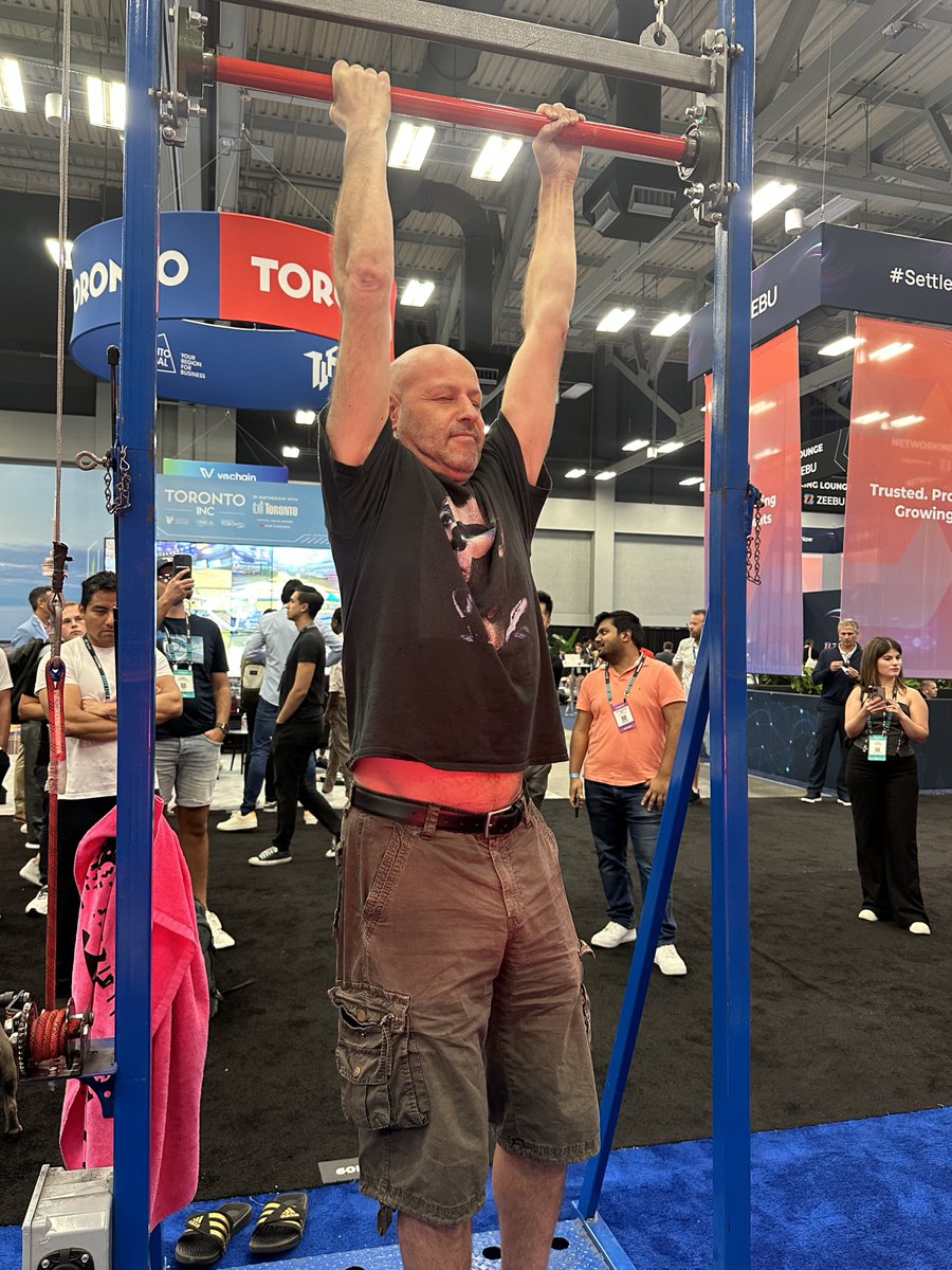 ampdotxyz's tweet image. Shoutout to the legends @ethereumJoseph, @JoelKatz, @SatoshiLite, and @johnkim77 for stepping up to the hang-bar challenge! 🙌#Consensus2024