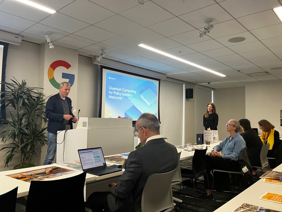 EUinSF's tweet image. Thanks to @GoogleQuantumAI for a super interesting workshop to bring the SF diplomatic corps up to speed on Qbits, superposition, entanglement, fault tolerance and future use cases e.g.  #drugdiscovery #batterydesign

Who said technology was complicated?