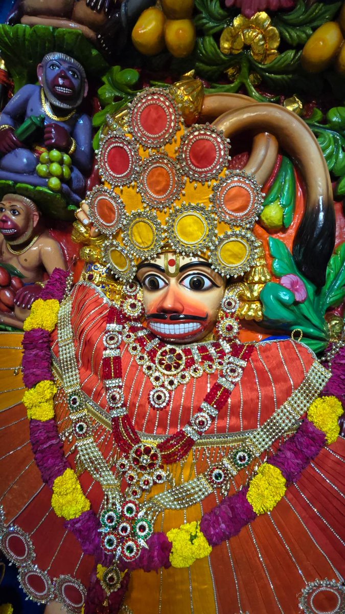kashtbhanjandev's tweet photo. Darshan : 05-06-2024
શ્રીકષ્ટભંજનદેવ દાદાને મોગરો તથા ગુલાબના ફુલોનો દિવ્ય શણગાર
Hello Devotees  
Jai Shri swaminarayanv
Shringar Darshan of Shri kashtbhanjandev hanumanji Maharaj Salangpur dham.
https://t.co/tteV5KhUvC

🚩 જય શ્રી કષ્ટભંજન દેવ 🚩
  🚩 જય શ્રી રામ🚩 https://t.co/gkgvgmUOzS