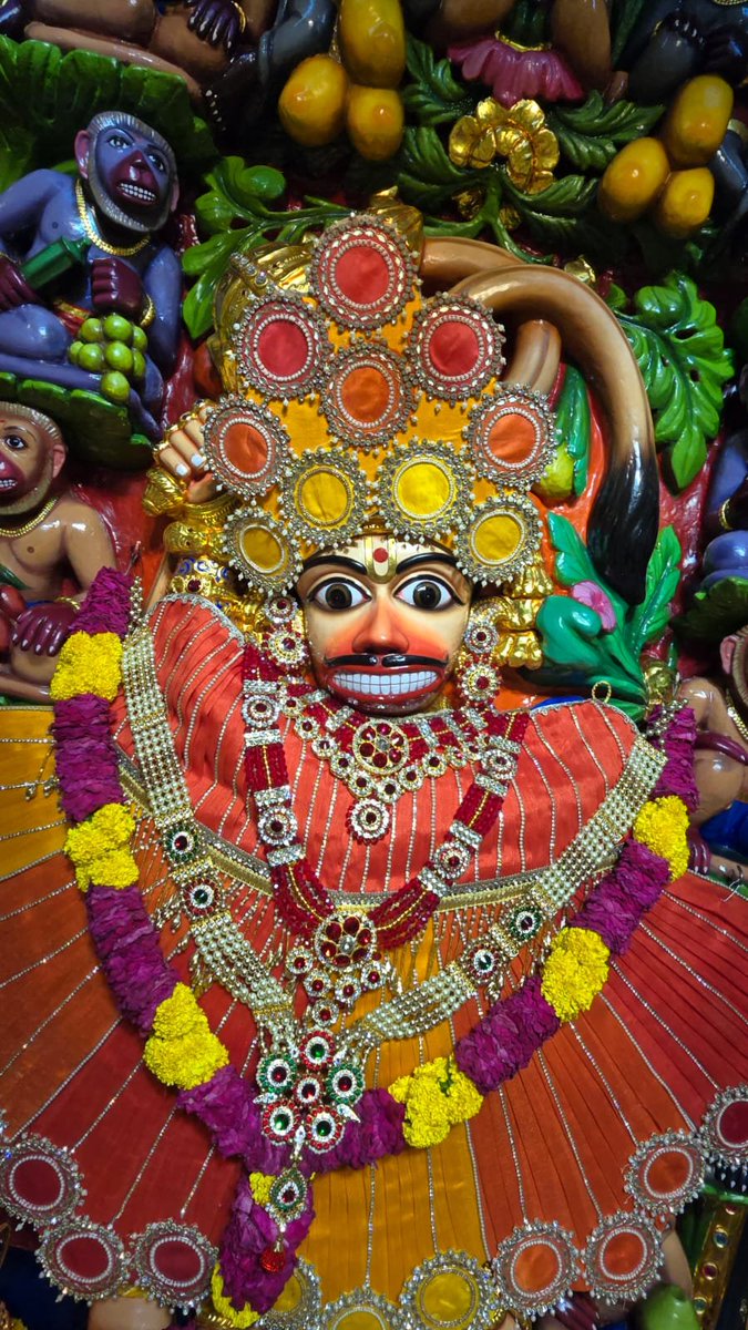 kashtbhanjandev's tweet photo. Darshan : 05-06-2024
શ્રીકષ્ટભંજનદેવ દાદાને મોગરો તથા ગુલાબના ફુલોનો દિવ્ય શણગાર
Hello Devotees  
Jai Shri swaminarayanv
Shringar Darshan of Shri kashtbhanjandev hanumanji Maharaj Salangpur dham.
https://t.co/tteV5KhUvC

🚩 જય શ્રી કષ્ટભંજન દેવ 🚩
  🚩 જય શ્રી રામ🚩 https://t.co/gkgvgmUOzS