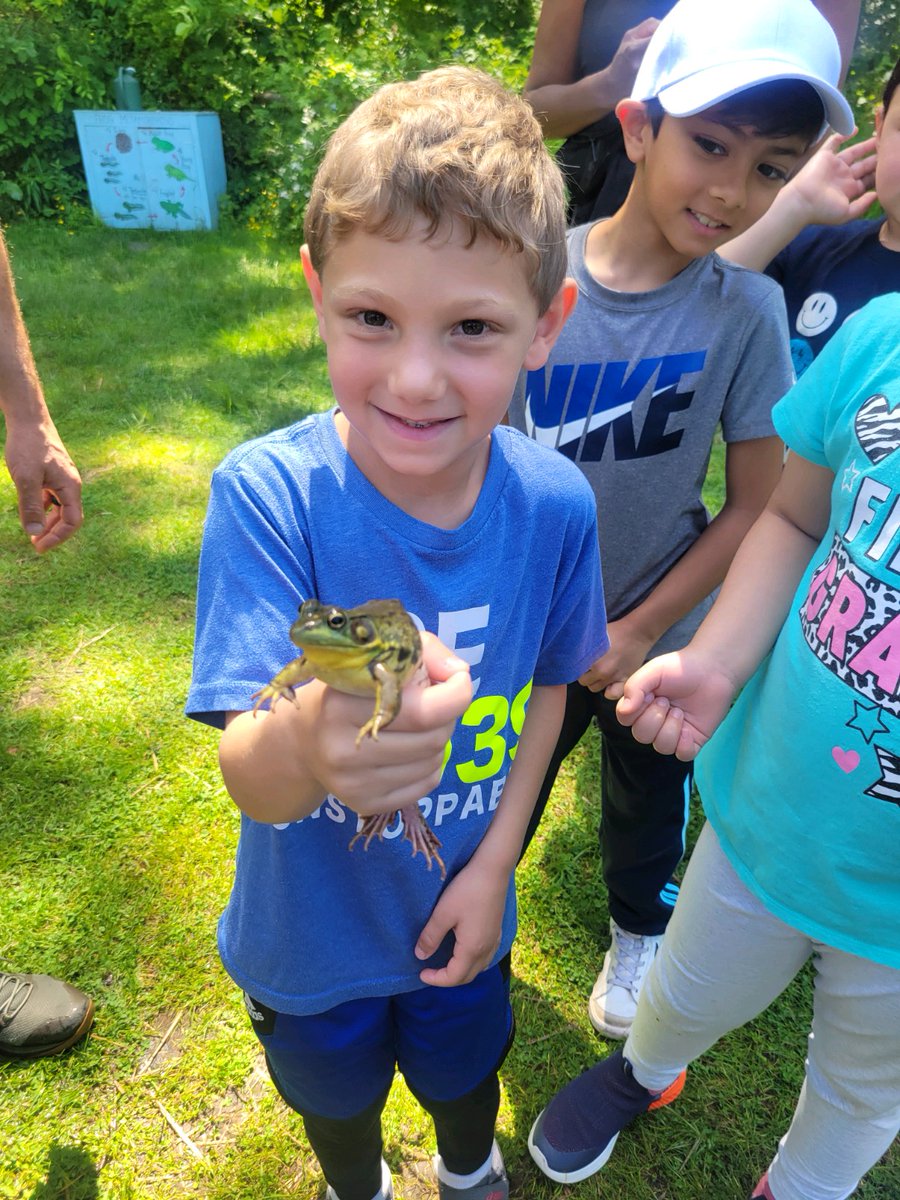 MrsPerry_MPE's tweet photo. First grade field trip #frogfun 🐸 #essexcountyenvironmentalcenter https://t.co/lj9TFECOpZ