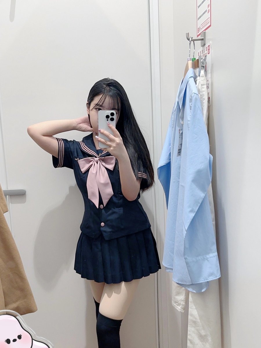 fatlatiao's tweet photo. 细狗们还是猜不到吗？第三天了嗷，细狗被足之后肯定唧唧上有脚气的！
#jk #反差 #臭脚 #原味 #丝袜叠穿 #双穴塞满 https://t.co/lEaoCACNJH