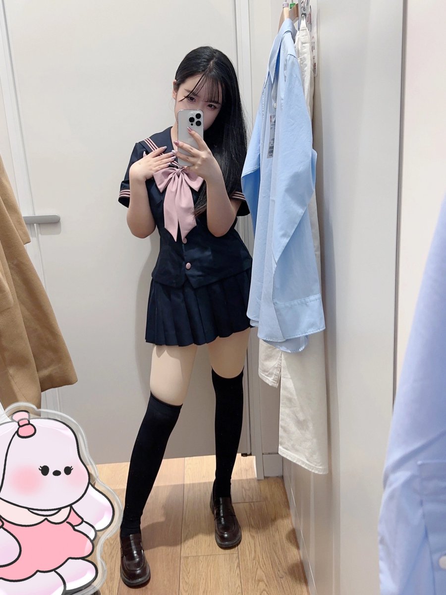 fatlatiao's tweet photo. 细狗们还是猜不到吗？第三天了嗷，细狗被足之后肯定唧唧上有脚气的！
#jk #反差 #臭脚 #原味 #丝袜叠穿 #双穴塞满 https://t.co/lEaoCACNJH